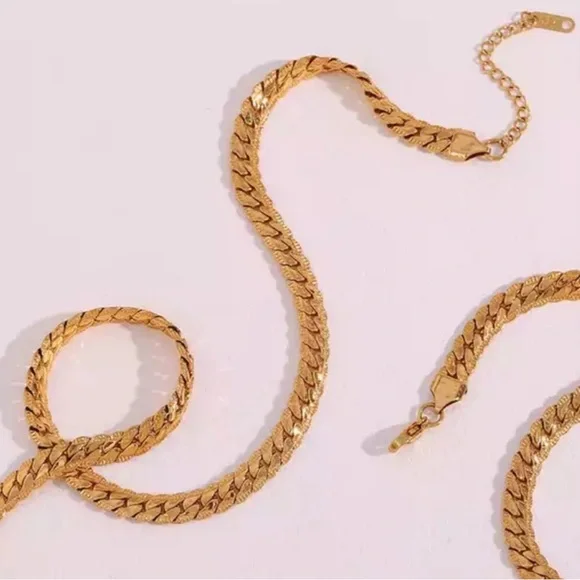 NEW 18K GOLD CUBAN CHUNKY CHAIN NECKLACE, NICE NECKLACE, CUTE NECKLACE - Picture 4 of 5